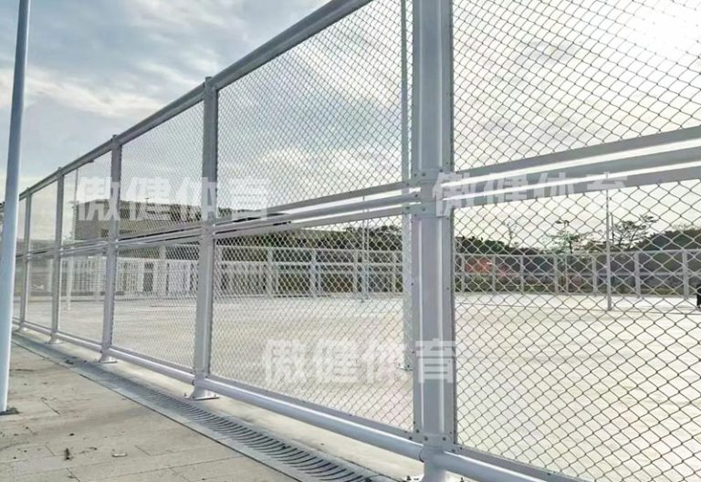 湖州篮球场围网围栏图片，衢州足球场勾花围网安装施工流程视频，成都勾花包塑围网材料厂家报价表，围网高度标准尺寸，篮球场4m高勾花围网多少钱一平方， 足球场栏杆围栏围网防护栏材料厂家价格，口字形日字形围网定制颜色，