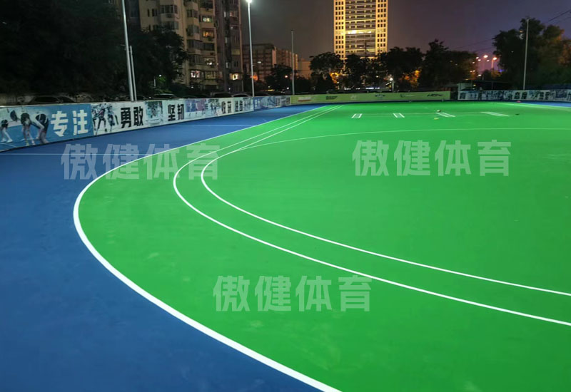 透气型塑胶跑道多少钱一平，上海团标2.0透气型塑胶跑道和混合型塑胶跑道的区别，兰州塑胶跑道厂透气型家价格表，透气型塑胶跑道施工图片视频，透气型塑胶跑道一般做多厚，透气型塑胶跑道和复合型有什么区别，13mm透气型塑胶跑道图片，透气型塑胶跑道材料生产厂家,13mm透气型塑胶跑道做法