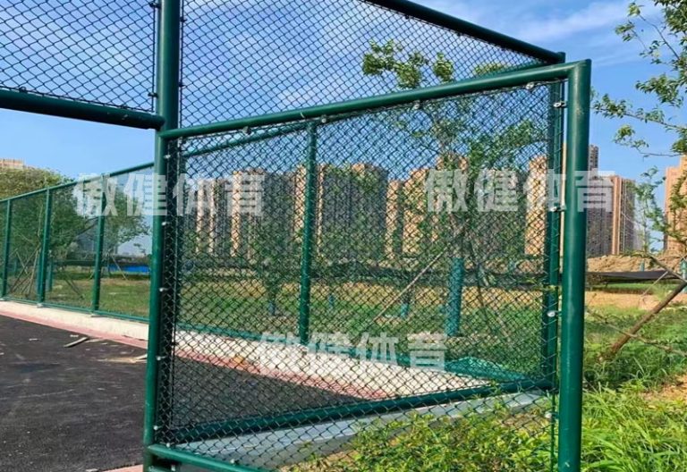 上海篮球场围网围栏图片，杭州足球场勾花围网安装施工流程视频，宁波勾花包塑围网材料厂家报价表，围网高度标准尺寸，绍兴4m高围网多少钱一平方， 球场栏杆围栏围网防护栏材料厂家价格，口字形日字形围网定制颜色，