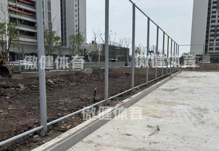 上海篮球场围网围栏安装图片，杭州足球场勾花围网安装施工流程视频，宁波勾花包塑围网材料厂家报价表，篮球场围网标准高度尺寸，绍兴4m高围网多少钱一平方， 球场栏杆围栏围网防护栏材料厂家价格，口字形日字形围网定制颜色，