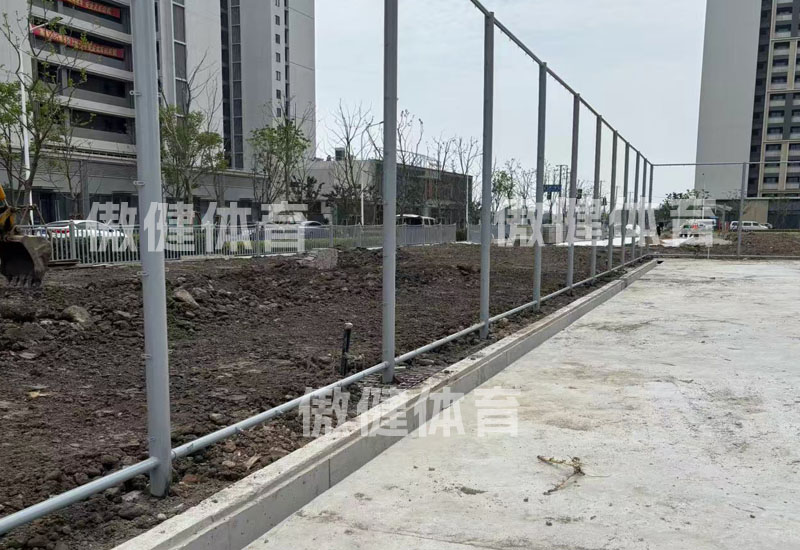 上海篮球场围网围栏安装图片，杭州足球场勾花围网安装施工流程视频，宁波勾花包塑围网材料厂家报价表，篮球场围网标准高度尺寸，绍兴4m高围网多少钱一平方， 球场栏杆围栏围网防护栏材料厂家价格，口字形日字形围网定制颜色，
