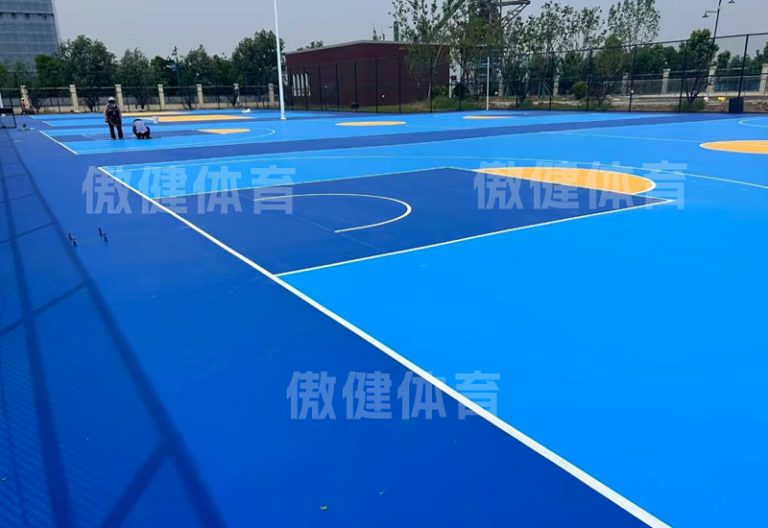 上海硅pu球场价格图片，硅pu塑胶球场施工注意哪些细节，上海硅pu球场价格施工流程视频，傲健硅pu球场价格材料厂家报价表，上海硅pu球场翻新铲除价格，硬地丙烯酸网球场翻新修补材料，杭州丙烯酸网球场标准尺寸，宁波硅pu篮球场标准尺寸图片，南昌丙烯酸新国标地坪漆材料，